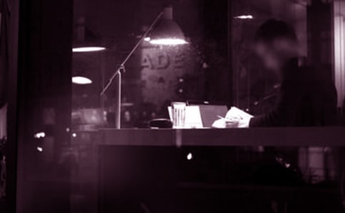 ���ڰ�ҹ������Ȧ�ľ���