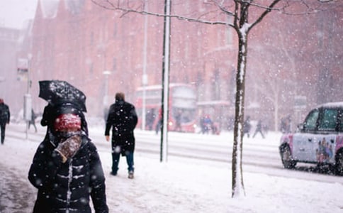 ���ֽ�ͷ��ѩɽ������˵�θ�