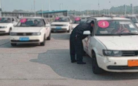 ��У��ȫ�Բ鱨��(9ƪ)