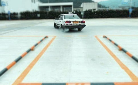 ��У�Բ鱨��