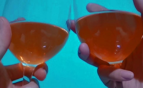 ���Ѿƴ�����ͬͨ��