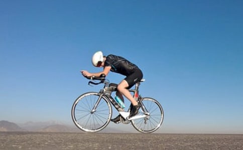 �����ų�ǽ����֮������